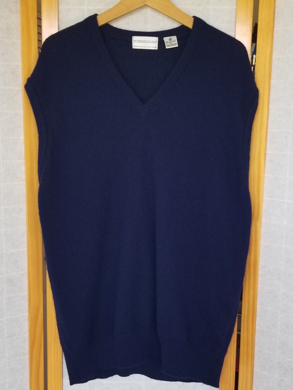 Bloomingdale's Men's Dark Navy V-Neck Sweater Vest 100% Lambswool Made in UK VTG